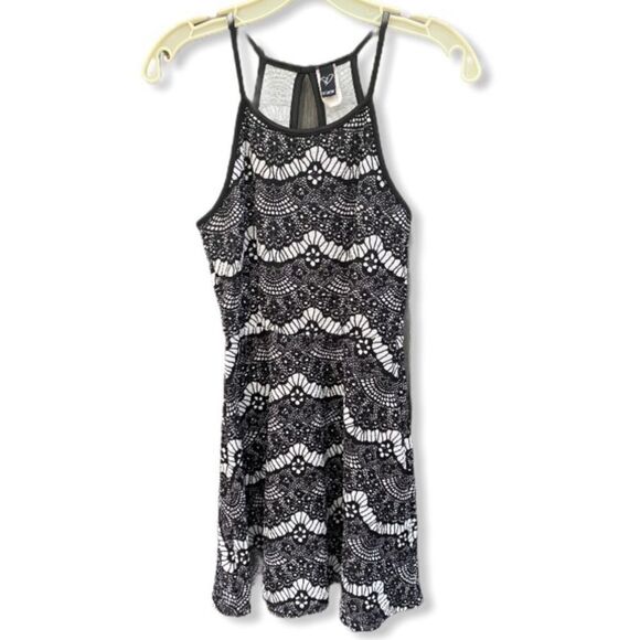 Windsor Dress‎ - Picture 1 of 9